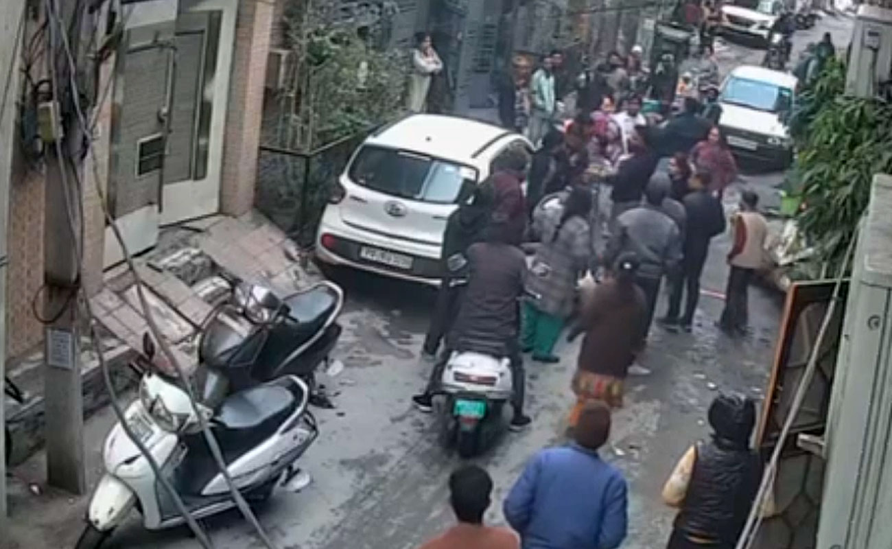 A violent clash over car parking in Shivpuri, Ludhiana; attackers barged into the house and broke the door