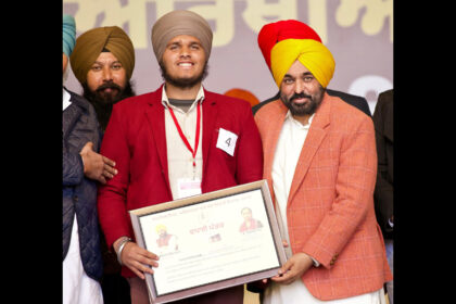 CM Bhagwant Mann Distributes Scholarships to SC Students in Jalandhar 1