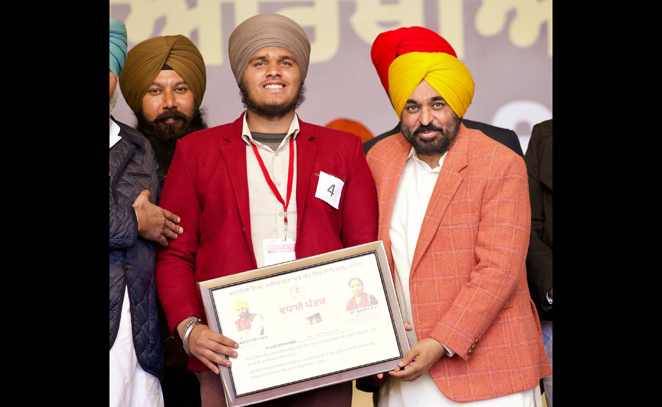 CM Bhagwant Mann Distributes Scholarships to SC Students in Jalandhar 1