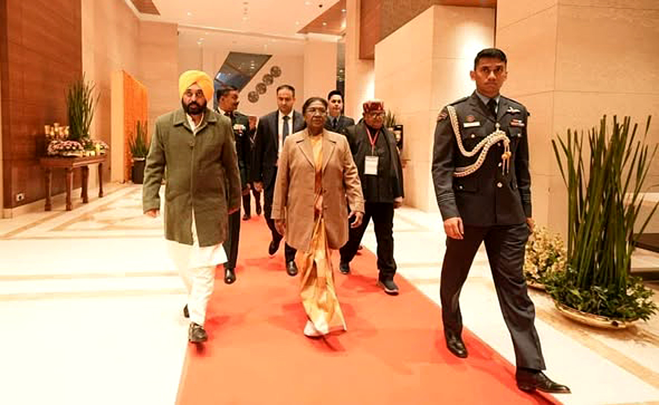 President Droupadi Murmu with CM Bhagwant Mann during Chandigarh Visit